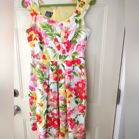 Muse Dresses & Skirts - Lovely Vintage Style Summer mod cloth dress.